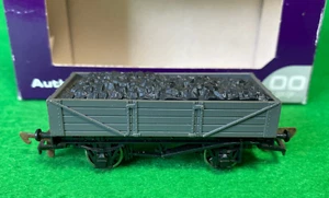 DAPOL MODEL RAILWAYS OO GAUGE UNPAINTED 4 PLANK LOADED COAL WAGON (882) - Picture 1 of 7