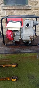 honda 2" petrol water / Trash pump - Picture 1 of 3