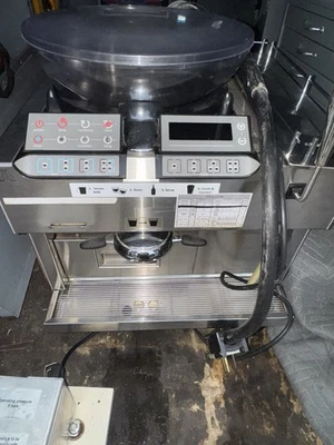 Máquina de café automática Starbucks Thermoplan Mastrena CS2 con bomba de agua Boost Foto 1 de 4