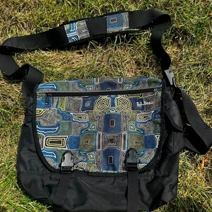 L.L. Bean Messenger Bag Unisex Multicolor Geomatric Adjustable Shoulder Strap - Picture 1 of 11