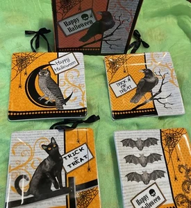 Halloween Keramik hängende Mini Teller Set 4 Fledermäuse, Eule, Krähe, schwarze Katze, neu - Bild 1 von 8
