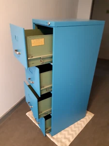 Aktenschrank Stahlblech, für DINA4 Hängeregister, sehr robust aus DDR Produktion - Bild 1 von 7
