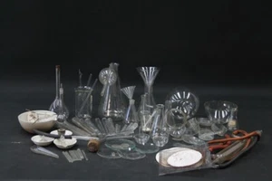 Konvolut Laborglas Laboreinrichtung Laborzubehör Glaskolben Labor Apotheke Deko - Bild 1 von 12