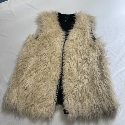 Forever 21 Faux Fur Shaggy Vest Size Large - Image 1 of 4