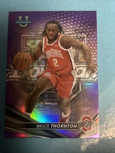 Bowman University 2023 cromo - Bruce Thornton #12 púrpura paralelo/250 - Imagen 1 de 5