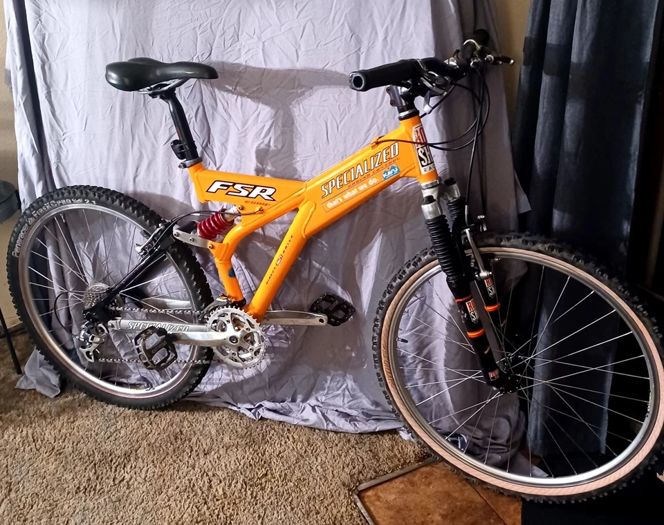 98' 26" Specialized Ground Control FSR Comp Avid RockShoxT2 DeoreLX/XT 3x8 21"TT - Image 1 of 4