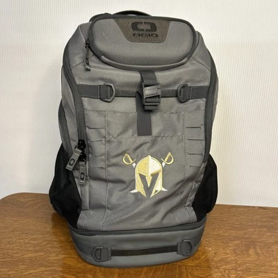 Mochila para laptop Ogio Utilitary cinza grande bordada logotipo cavaleiro trabalho viagem - Imagem 1 de 4