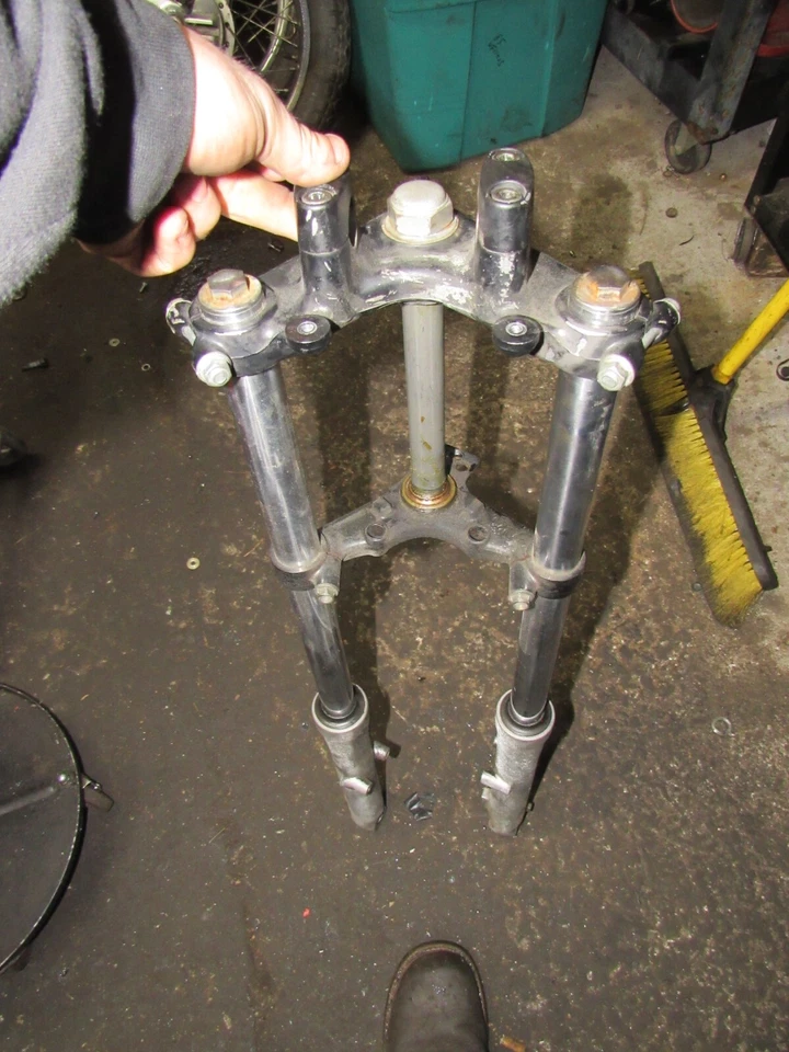 Honda CB250 1998 horquillas y abrazaderas triples Foto 1 de 1