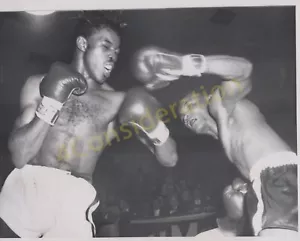 VINTAGE BOXING ACTION Photograph SUGAR HART vs HECTOR CONSTANCE 7 x 9 N7E - Picture 1 of 2