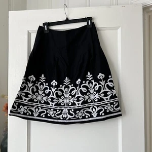 INC International Concepts Black White Floral Embroidered Full Puffy Skirt 4 EUC - Picture 1 of 5