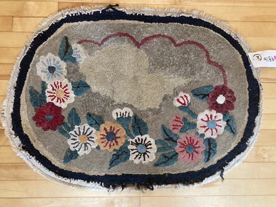 Antique vintage decorative floral Primitive American hooked rug Burlap 36" x 25" - Image 1 of 4