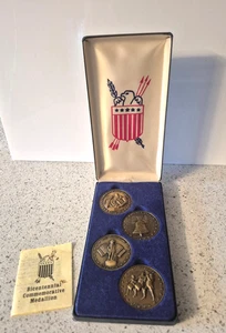 Juego de 4 monedas medallones bicentenario de Estados Unidos en estuche 1776-1976 - Imagen 1 de 4