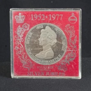 QUEEN ELIZABETH II: 1952-1977 SOUVENIER MEDAL UNCIRCULATED / CASED REF:3037G - Picture 1 of 3