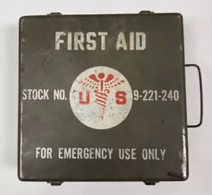 Vintage U.S. Military/Gov First Aid Kit Stock No. 9-221-240 Koffer und Zubehör - Bild 1 von 9