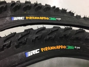 2 neumáticos nuevos para bicicleta de montaña IRC Piranha Pro 26 x 2,0 de colección nuevos en stock, cuentas robables - Imagen 1 de 12