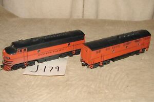 Kato Western Pacific EMD F7 A #913 & F3B Locomotives, Orange/Black HO J179