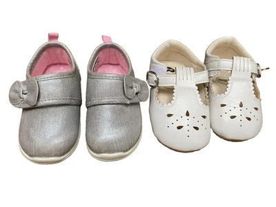 Lote de 2 pares de zapatos para caminar bebé niña talla 3 ¡Excelente estado usado! Foto 1 de 4