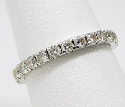 Alianza de boda de eternidad de diamantes de platino de 2,5 mm talla 8+ (marcar talla 8) B9061 Foto 1 de 4