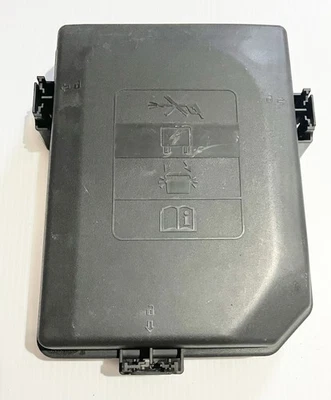 OEM 2018-2021 Chevrolet Equinox Fuse Cover   - Image 1 of 4