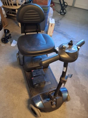 Used Lightweight Folding 4-wheel Mobility Scooter - Image 1 of 2