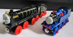Thomas & seine Freunde Holzeisenbahn Zug Panzer Lok BELLE & HIRO mit Tender 2003 - Bild 1 von 7