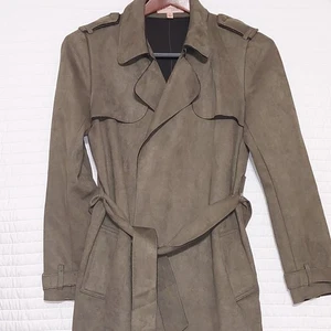 Philosophy by Republic Damen kleiner grün brauner langer Trenchcoat aus Kunstleder mit Gürtel - Bild 1 von 4