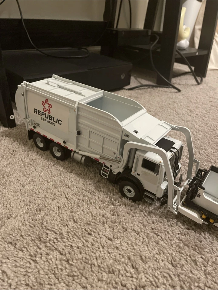 RARE AF First gear garbage truck WHITE REPUBLIC FRONT LOADER MACK MR/ CUROTTOCAN - Image 1 of 4