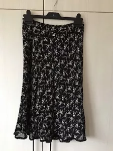 Warehouse Ladies fully lined elasticated lace edge hem floral print skirt UK 12 - Picture 1 of 3