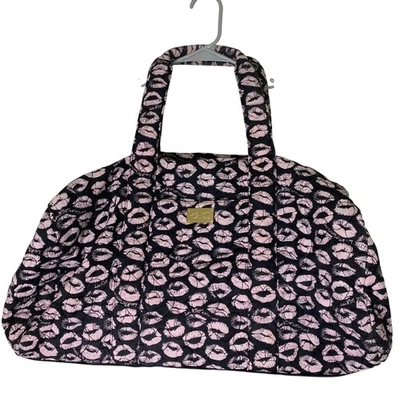 Bolso de Viaje Luv Betsey Johnson Acolchado Beso Labios Negro Rosa Y2K Foto 1 de 4