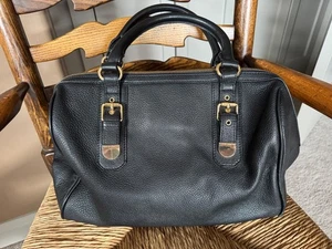 Vince Camuto schwarze Leder Reisetasche Handtasche-goldfarbene Hardware. - Bild 1 von 9