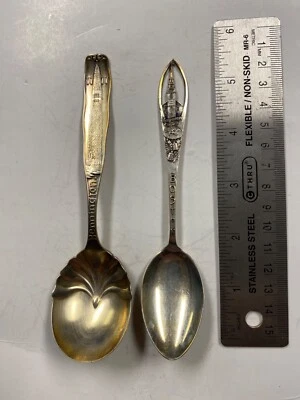 cucharas de recuerdo de plata de ley Foto 1 de 2