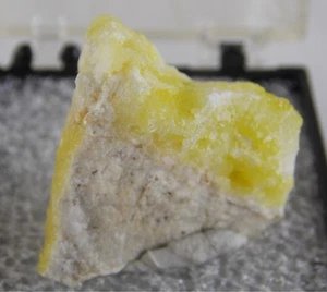 LEMON YELLOW SMITHSONITE - 2 cm - MONTE CRISTO MINE, RUSH, ARKANSAS 29436 - Picture 1 of 6