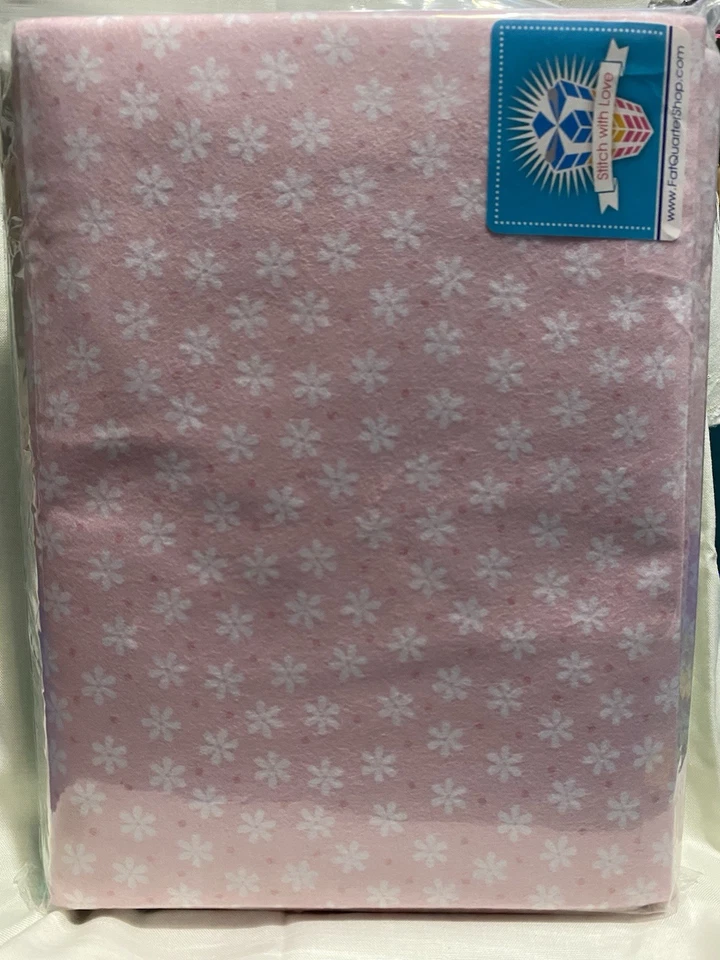 Robert Kaufman “Cozy Cotton” 1 yarda Cada uno de D8978 rosa y D9255 gris, verde teniente Foto 1 de 4