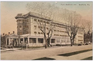 Bedford PA-Pennsylvania Postkarte Fort Bedford INN ALBERTYPE KLASSISCHE AUTOS - Bild 1 von 2
