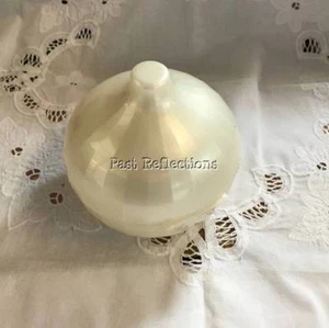 TUPPERWARE WHITE ONION FORGET ME NOT KEEPER PEARLISED - Bild 1 von 2