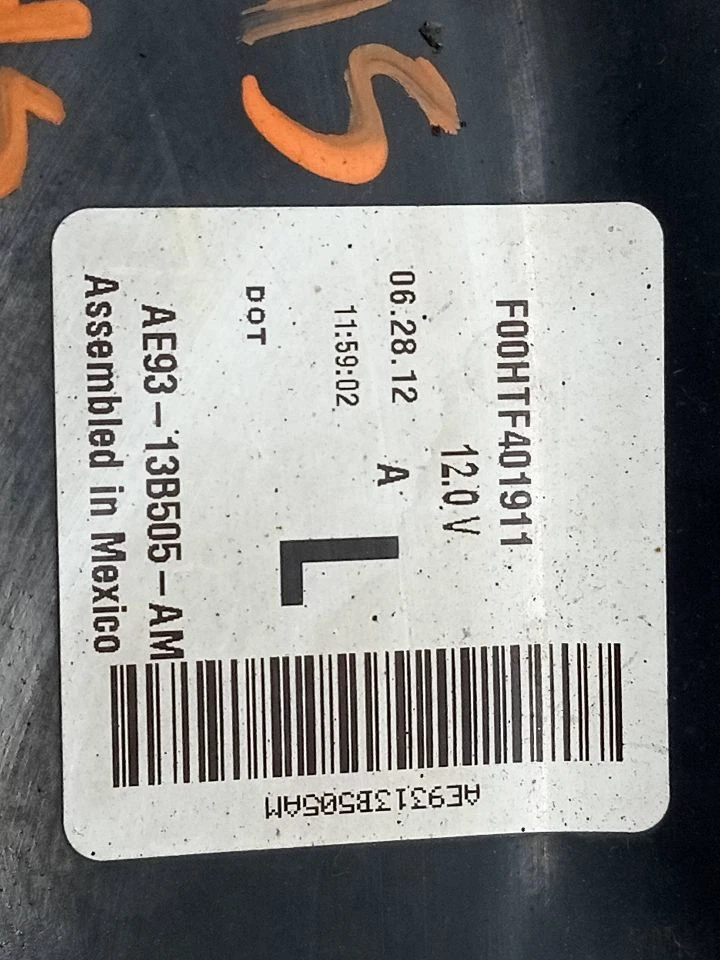 Used Left Tail Light Assembly fits: 2013 Lincoln Mkt quarter panel mounted LED L Foto 1 de 4