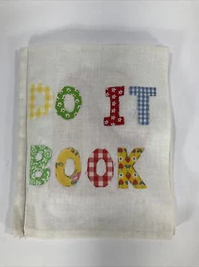 Vintage Kinder Kids "Do It" Buch taktile Aufgabe Zopf Haargummi Schuhe handgefertigt - Bild 1 von 9