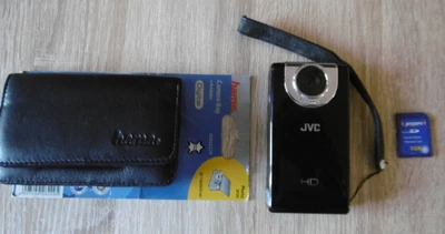 Videocamera JVC Picsio GC-FM2BE & Accessories - Image 1 of 4