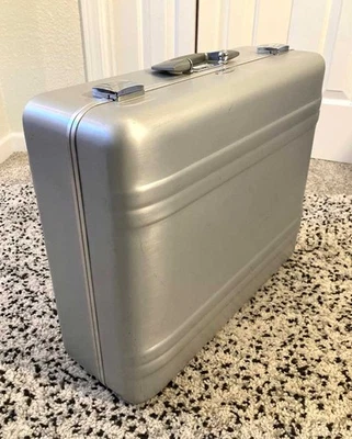 Zero Halliburton Electronic/Camera Case 21x17x6 Lock w/Foam Silver Black -Sweet - Image 1 of 4