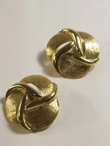 Vintage Trifari Gold Brushed Earrings 1" Clip-on's Eternity Swirl  Small - Picture 1 of 7