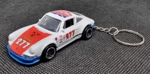 Hotwheels 71 porsche 911 keyring diecast car - Picture 1 of 5