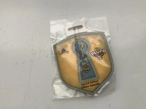 Alfiler llave de tienda Disney Plutón 90 aniversario edición especial limitada comercio 2020 - Imagen 1 de 2