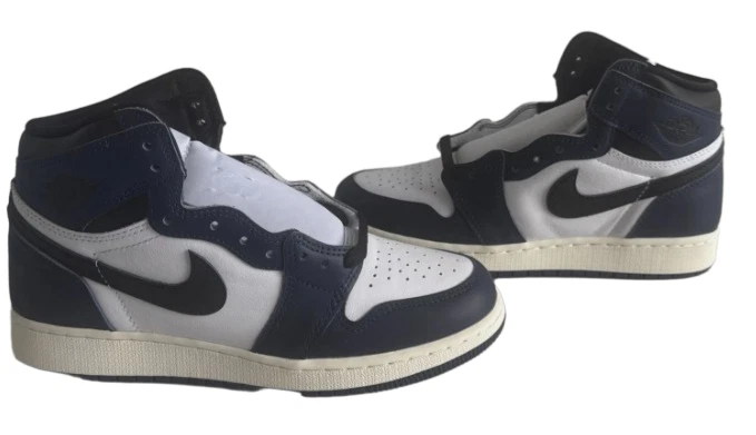 Size 5.5 Men / 7 Women - Air Jordan 1 Retro High OG Midnight Navy