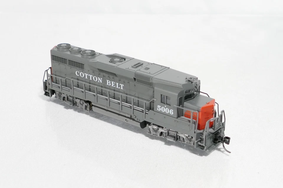 Atlas 4710 N Scale DC Diesel Locomotive Cotton Belt 5006 EMD GP30 - Image 1 of 3