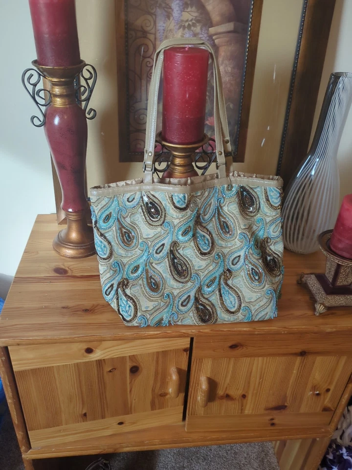 Bolso de Mano Christiana Azul Y Marrón Estampado Paisley Con Cuentas Foto 1 de 4