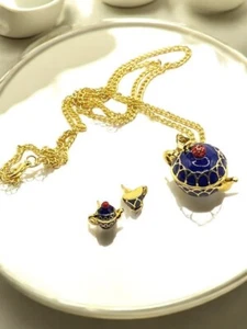 Fabulous Enamelled Teapot Necklace & Earrings Set. C387 - Picture 1 of 10