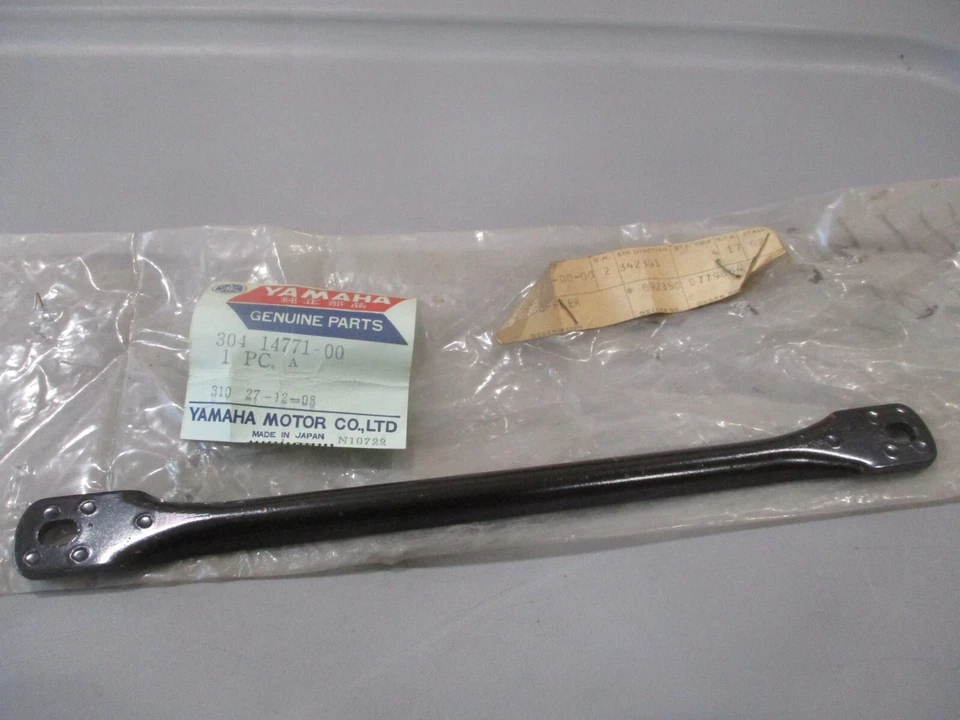 Nuevo de Lote Antiguo Yamaha OEM Silenciador Stay 1972 LT2 LT2M 1973 LT3 LTMX 304-14771-00 Foto 1 de 1