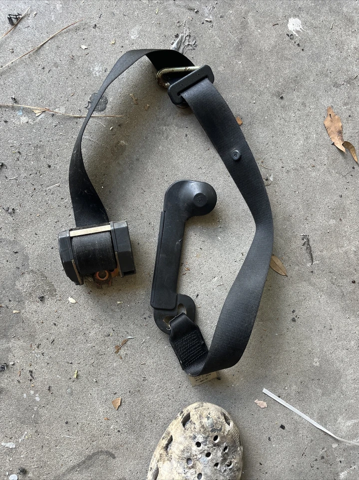 ❤️BMW 🔥E24 L6 M6 633CSI 635CSI Right FRONT SEAT BELT*E-02* - Imagem 1 de 4