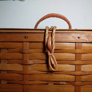 Woven Wicker Basket Rectangular Vintage hindged top w closure & top handle - Picture 1 of 7