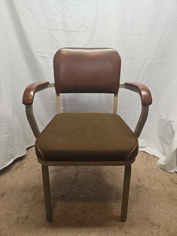 Silla de escritorio de oficina MCM industrial vintage United Chair Co. con brazos Foto 1 de 4